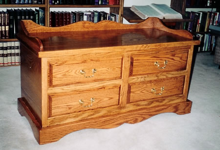 cedar_lined_oak_chest.jpg